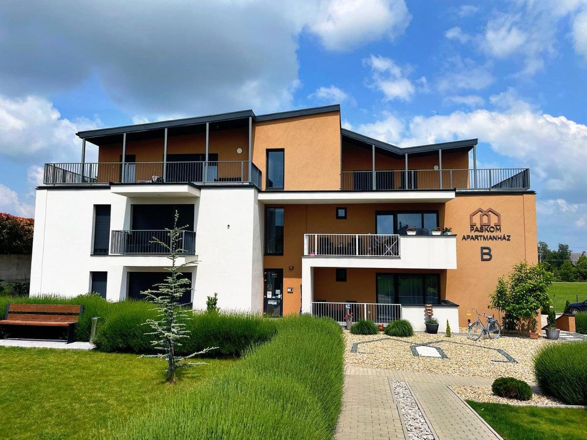 Paskom Apartmanhaz Nyergesujfalu 外观 照片